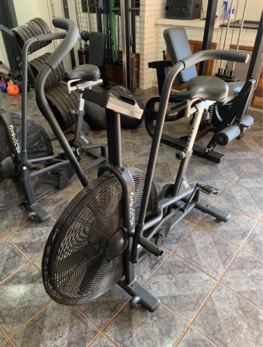 Vendo duas Air Bikes da marca 3 Seconds