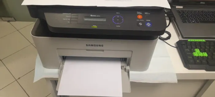 IMPRESSORA MULTIFUNCIONAL A LASER SAMSUNG M2070