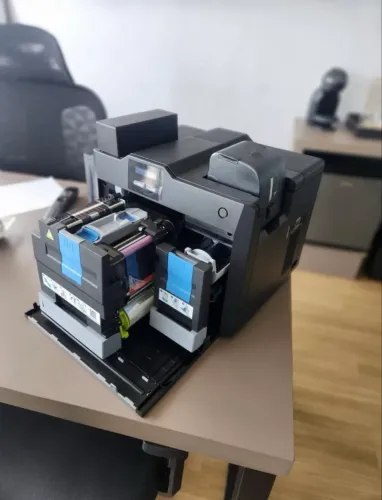 Impressora de Crachá HID Fargo HDP6600 Retransfer 600 DPI com Suprimentos
