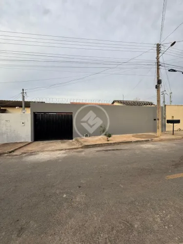CASA À VENDA PARQUE RESIDENCIAL HOLLIDAY | CALDAS NOVAS/GO Valor: R$ 320.000,00Excelente