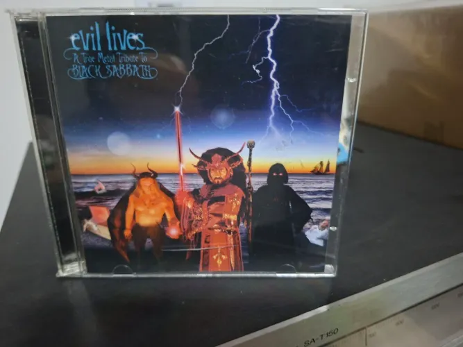 Cd tributo Black Sabbath Evil Lives