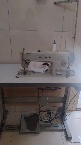 Máquina industrial reta 