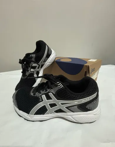 Tênis Asics Buzz 4 GS Preto tamanho 35 pouquíssimo usado, super leve e confortável