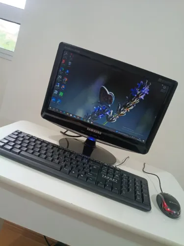 Computador completo com mesa