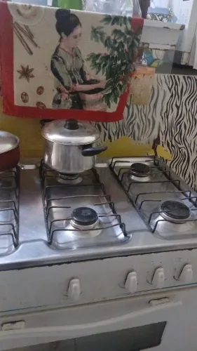 Vendo guarda roupa, armário e fogão