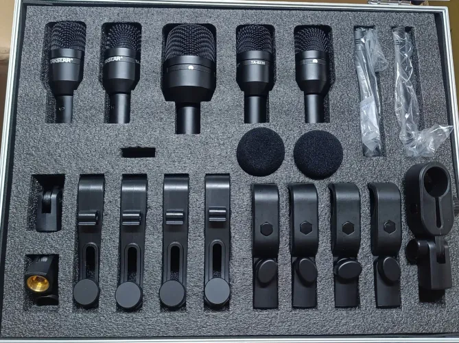 Kit microfone para Bateria praticamente novo, com case.