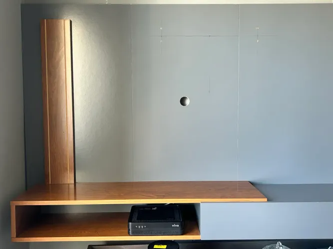 Painel Sala De Estar Até 50 Polegadas Com Porta Math - Cinza Com Nature