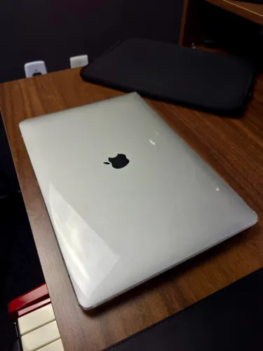 MacBook Pro 15 2018 i7 16GB - A1990 - Defeito Na Placa (Para Reparo/Peças)