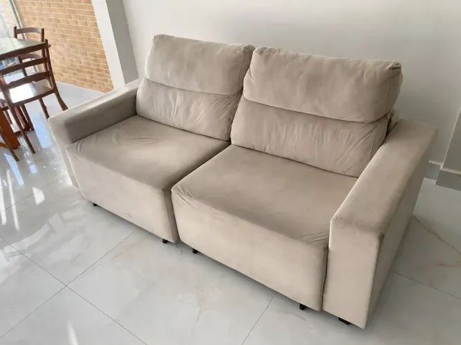 Vendo sofá retrátil, confortável, muito bem conservado