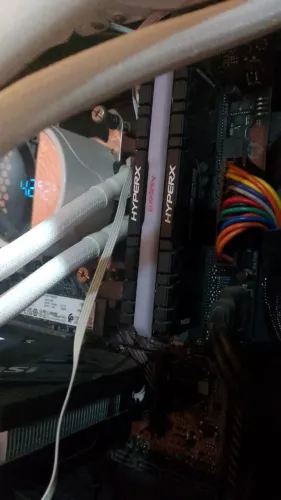 PC Gamer r7 5700x3d RTX 4060 Ti