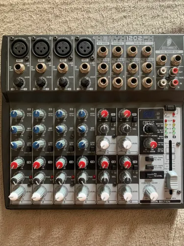 Mesa de som Behringer 