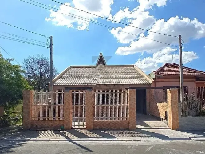 casa com piscina e salão de festas no Bairro Rio Branco em Canoas/RS...