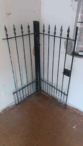 Grande com portão 