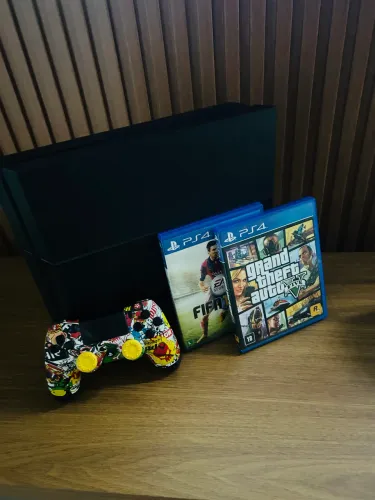 PlayStation 4 1TB + 1manete + 2 jogos (com caixa)
