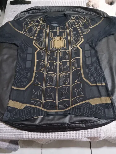 Camisa homem aranha em ótimo estado tam g 