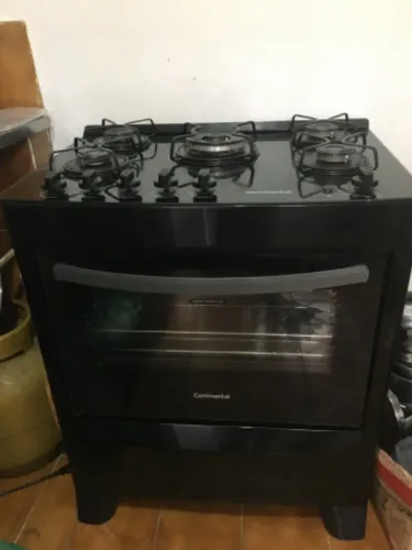 VENDO fogão 5 bocas da continental. Forno grande e funcionando perfeitamente. Retirada no