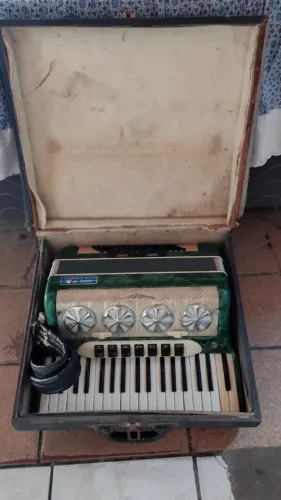Acordeon Universal 80 Baixos