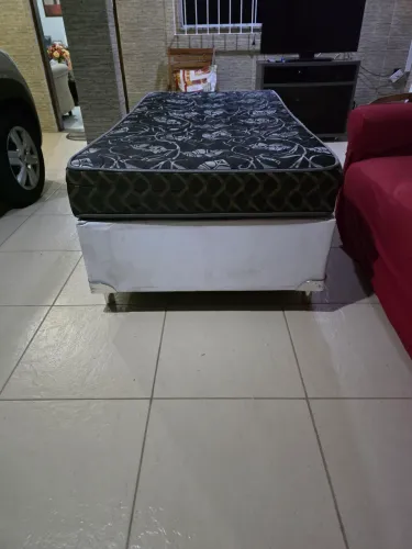 VENDO CAMA DE SOLTEIRO COM COLCHÃO 