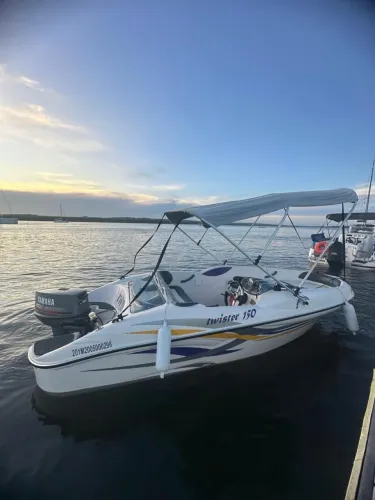 Lancha Twister 150 + Yamaha 40HP P. elétrico | Sonar | Toldo | Documentada