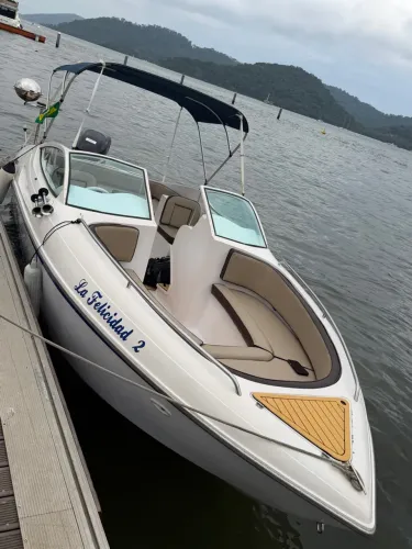 VENDO LANCHA MAGNA 21,5 PÉS ? COMPLETA E MUITO BEM CONSERVADA 