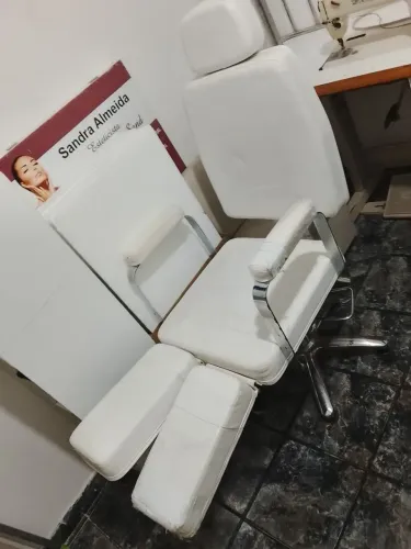 Cadeira de podologia, muito boa .