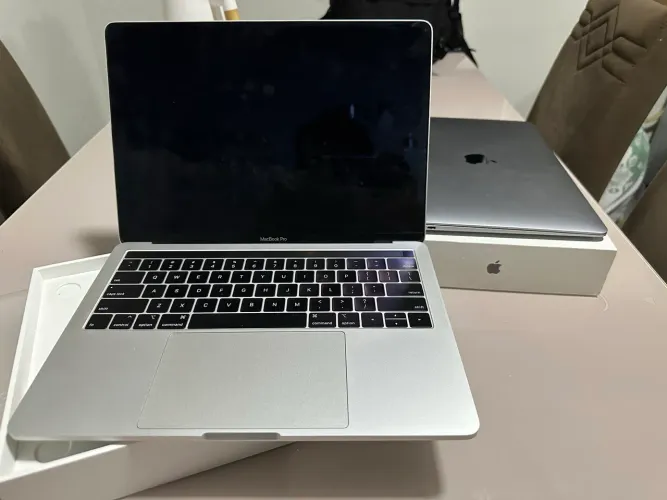 MacBook Pro 2019 TouchBar DEFEITO