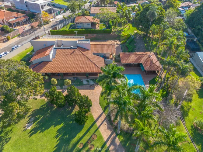 Casa no condomínio Residencial Shangrilá para venda com 4 quartos, sendo 4 suítes, 710m²