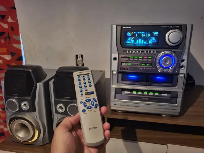 Som aiwa t99 RARIDADE! Em ótimo estado de conservação e funcionando CDs