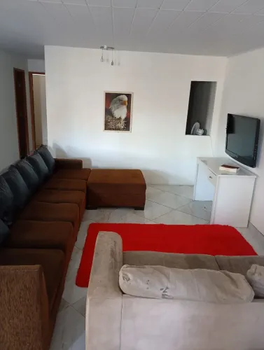 Alugo quarto para o público masculino colina de Laranjeiras leia o anúncio.
