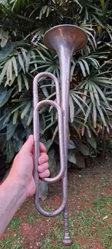 Antiguidades / corneta de fanfarra marca Weril