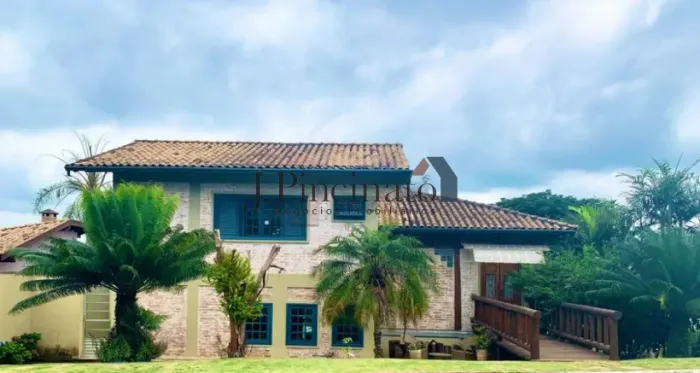 Casa em Condomínio Fechado para Locação - 3 Suítes, Lazer e Campo de Futebol - Condomínio 