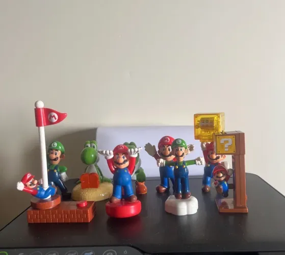 Lote nove bonecos Super Mario Bros