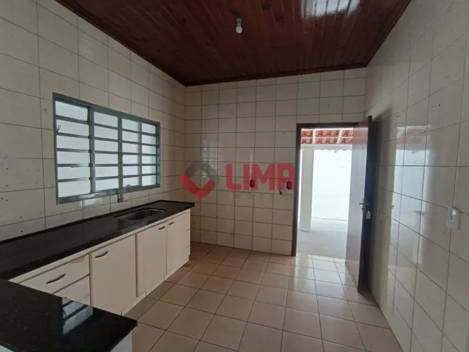 CASA NO VILA CAMARGO - 1 DORMITÓRIO, 3 VAGAS E ÓTIMA LOCALIZAÇÃO - BAURU/SP