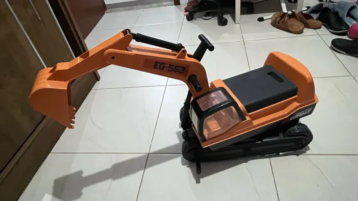Vendo escavadeira infantil