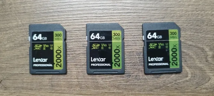 3 Cartões de Memória Lexar Professional 2000x SDXC UHS-II de 64GB