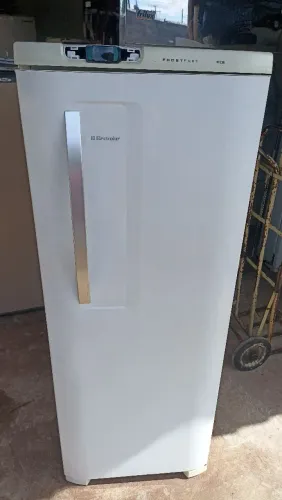 Refrigerador e Cervejeira Electrolux 300 litros Frost Free (Entrego)