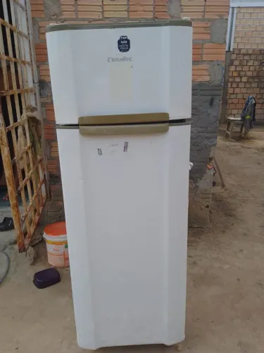 Geladeira funcionando normalmente usada