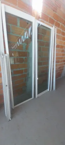 Porta de correr alumínio e blindex