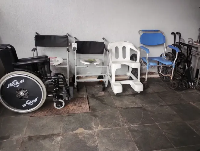 Cadeira de rodas e Banhos