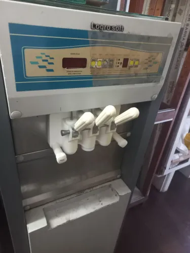Máquina de fazer sorvete de casquinha