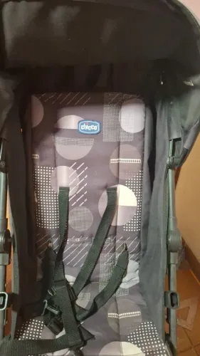 Carrinho de Bebê Marca Chicco dobrável e leve