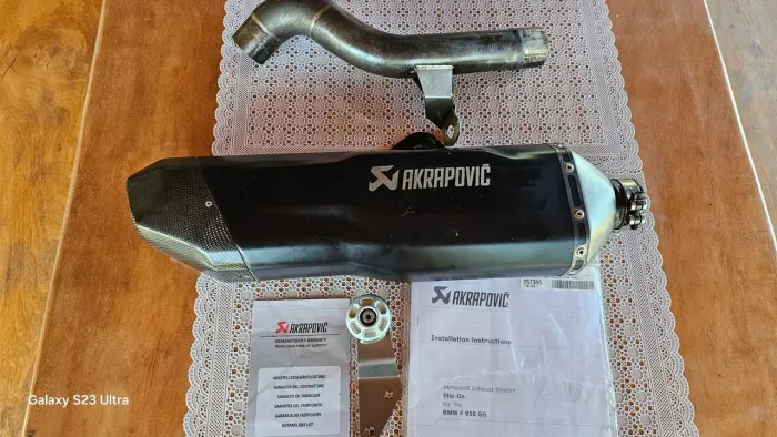 Ponteira akrapovic f850gs/f900gs com link pipe de brinde.