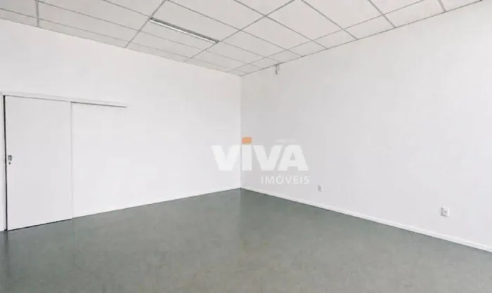 Sala para alugar por R$ 1.600/mês - Santa Regina - Camboriú/SC