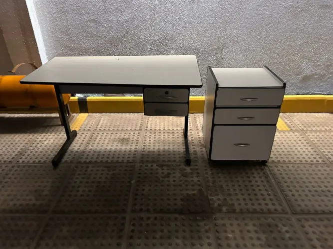 MESA e ARMÁRIO PARA ESCRITÓRIO