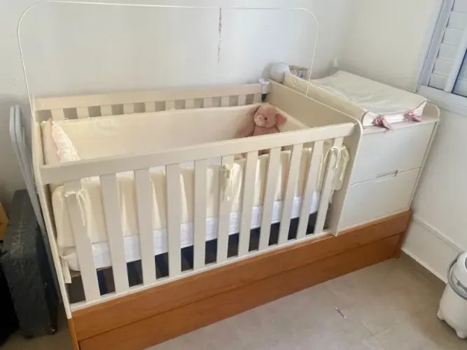 BERÇO NOVO-VIRA CAMA DEPOIS PARA 15 ANOS E COMODAS