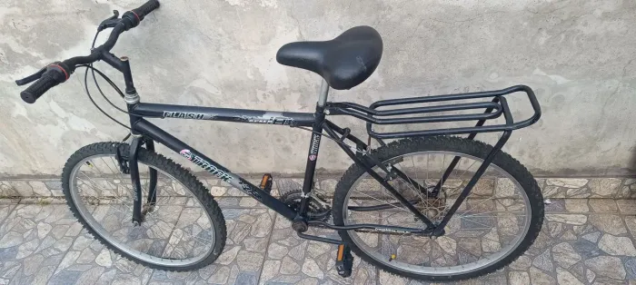 Bicicleta aro 26 de 18 marchas novinha