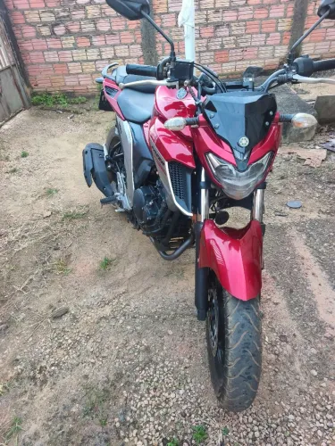 Vende-se fz25 muito bem conservada documento 2026 pego