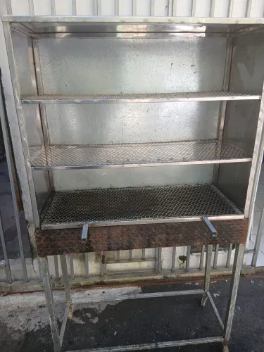 Vende se uma churrasqueira  toda de inox 
