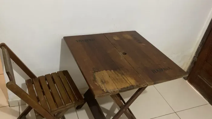 MESA+CADEIRA DE MADEIRA