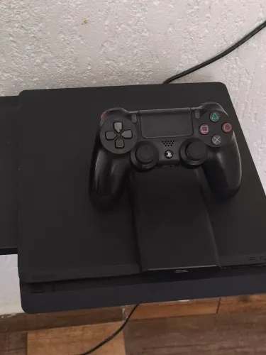 Vendo PS4 D*SBL*Q*UE*D* NA VERSÃO 11.00 COM VÁRIOS JOGOS 1 CONTROLE HD EXTERNO, Total 2TB!